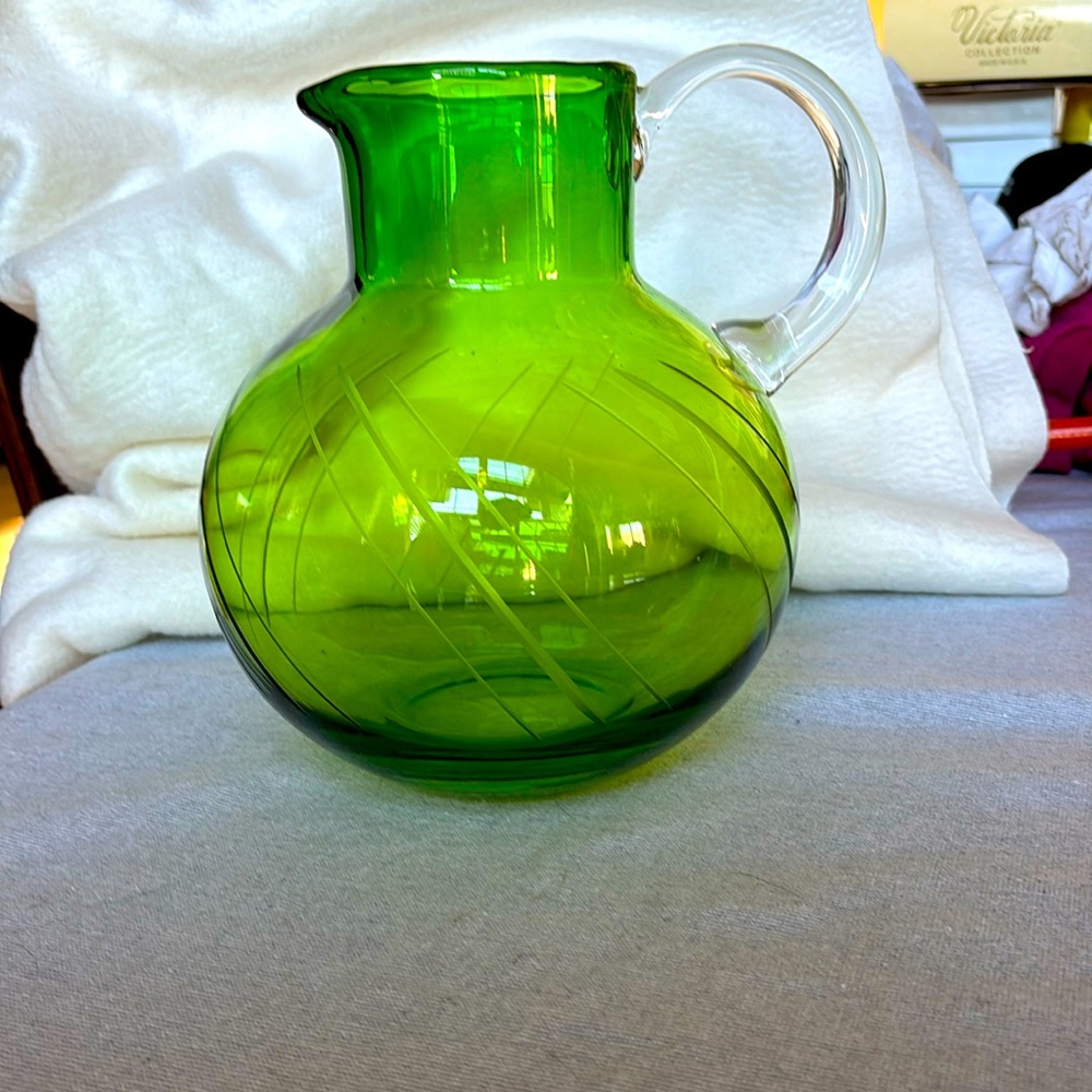 Luminaric uptown lime green 94 oz pitcher